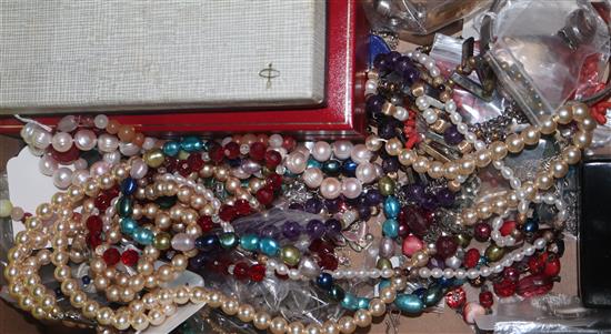 Two fountain pens, a collection of silver and costume jewellery and sundry items,